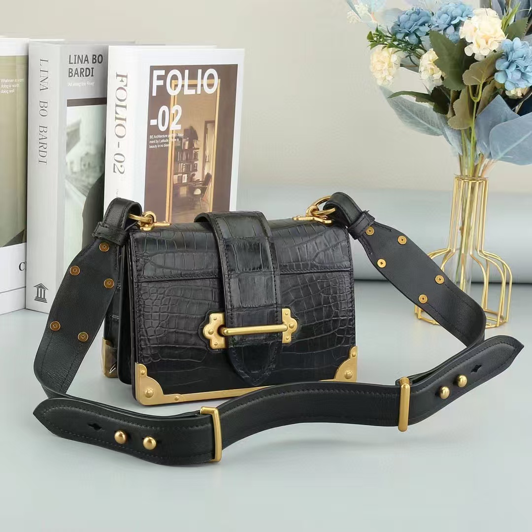 Women Bags Golden - กระเป๋าสะพายข้างผู้หญิงหนังจระเข้แท้ 100% พร้อมฮาร์ดแวร์สีทอง