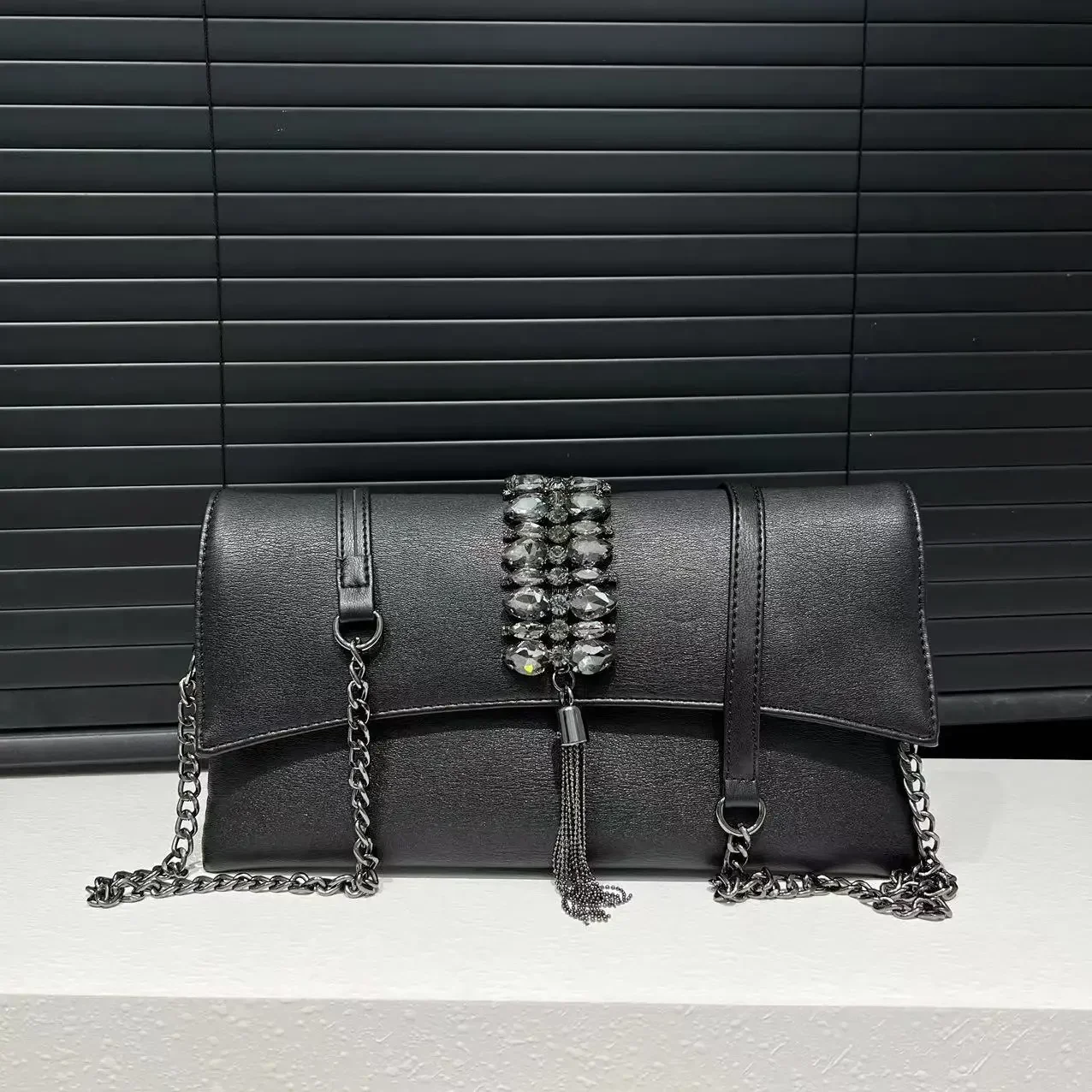 Flap Bag Envelope - แฟชั่นสุภาพสตรีและกระเป๋าถือหรูหราพร็อพพู่กระเป๋าซองจดหมายพร้อมกระเป๋าสะพายข้างฝังเพชรหนึ่งไหล่