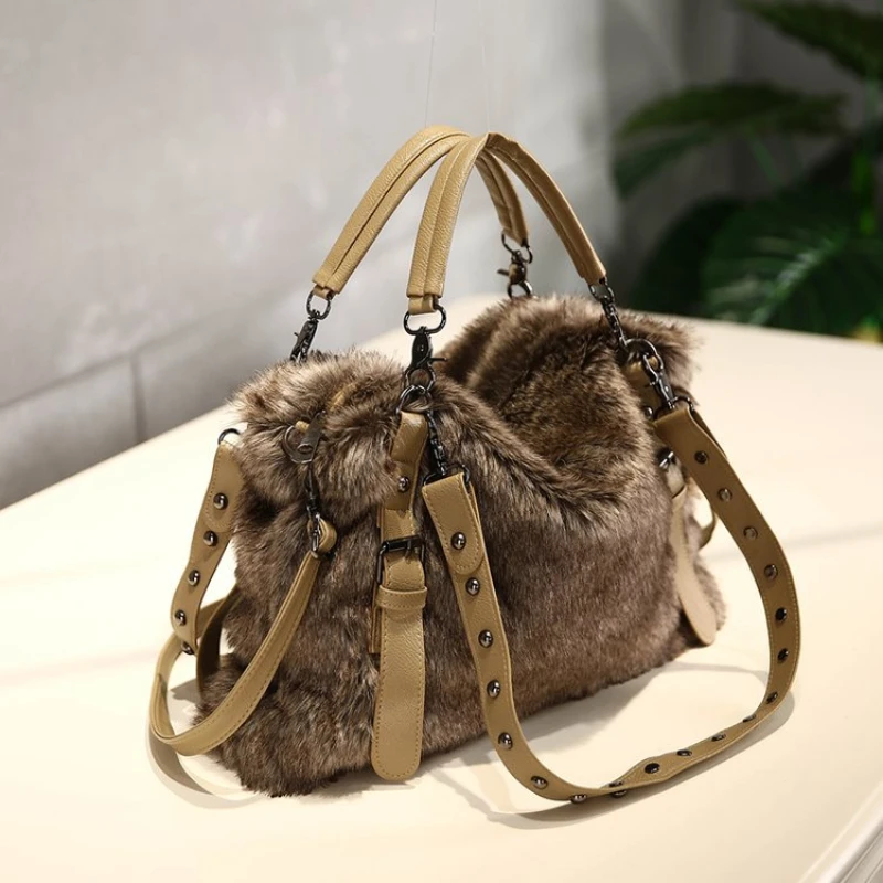 ขนสัตว์กํามะหยี่ผู้หญิงอินเทรน - Women Bags Guess บทวิจารณ์และราคา