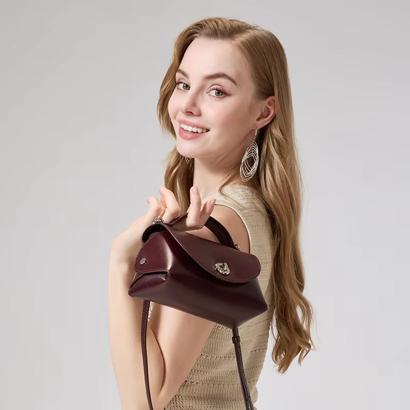 กระเป๋าหนังวัวแท้ทรงมินิแบบสะพ - Flap Bag Envelope บทวิจารณ์และราคา