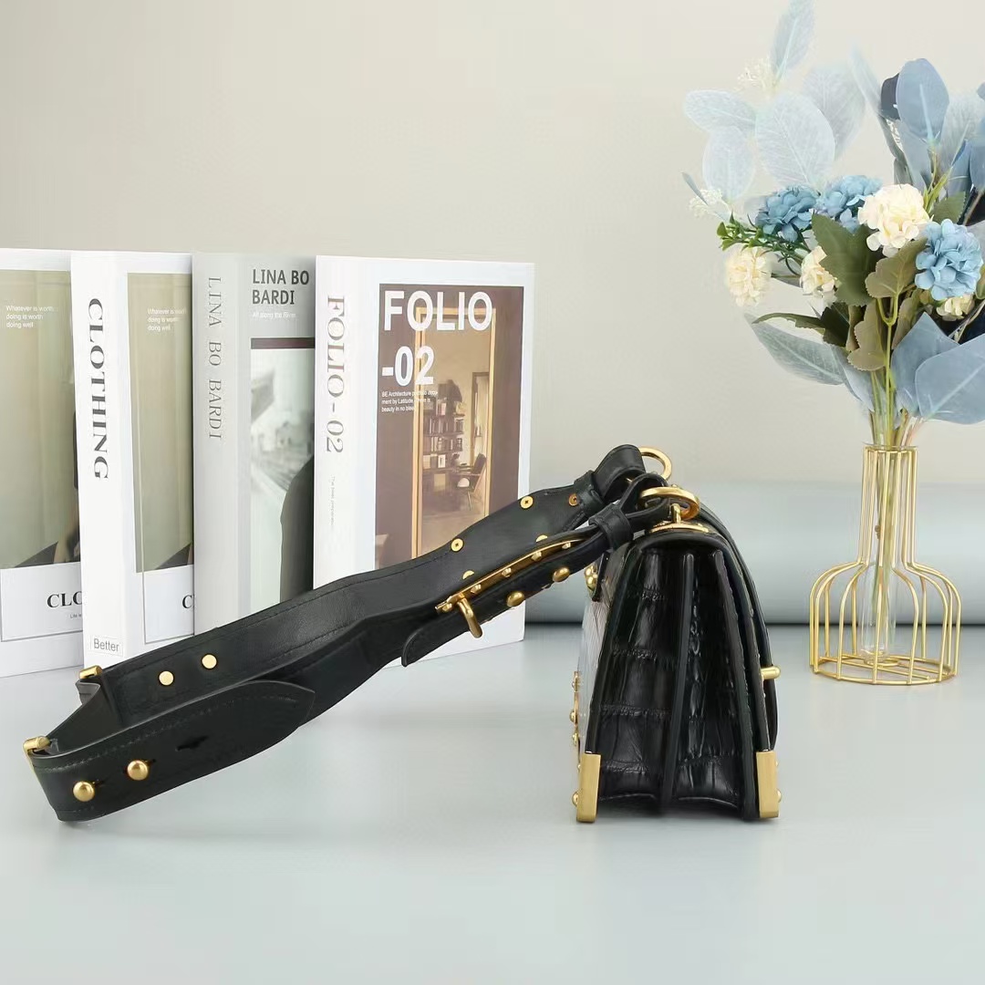 กระเป๋าสะพายข้างผู้หญิงหนังจระ - Women Bags Golden บทวิจารณ์และราคา